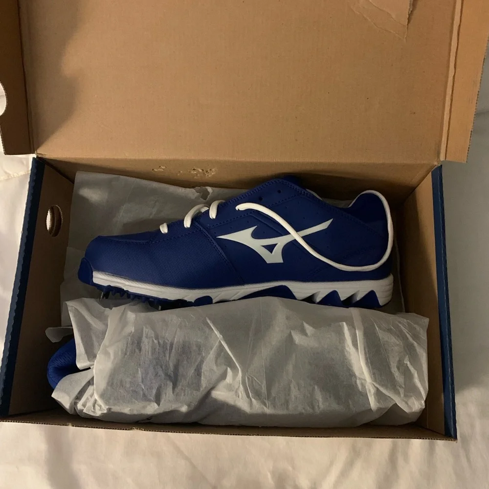 Baseball Cleats - Picture 4 of 4